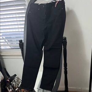 Gloria Vanderbilt Women's Black Straight Jeans